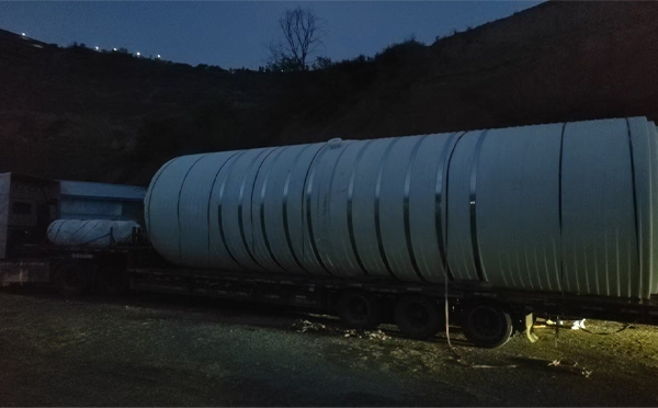 雄关区圆桶运输途中